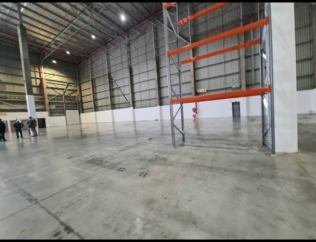 3,954M² WAREHOUSE TO LET IN HALFWAY GARDENS